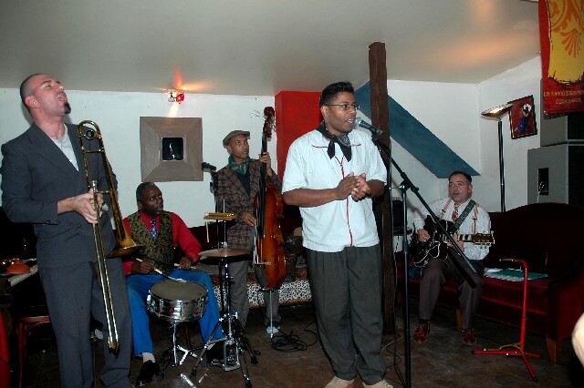 min 2006 10 31 latino 095